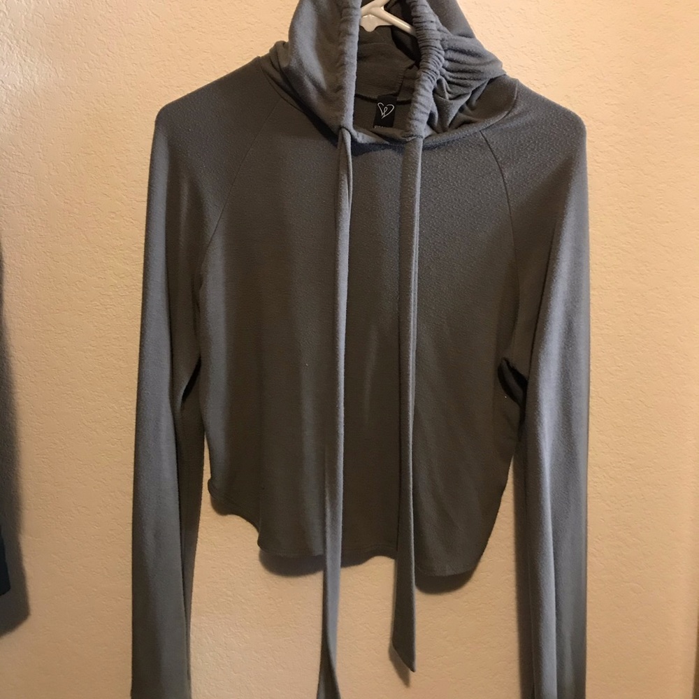 Cropped sweatshirt with hood